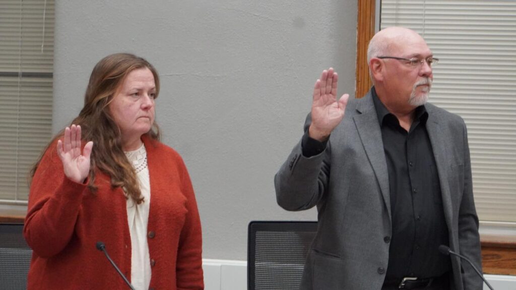 Muscatine Board of Education Members Kim Schneider and Denny Schuur were sworn in on Monday, November 20, 2023. 
